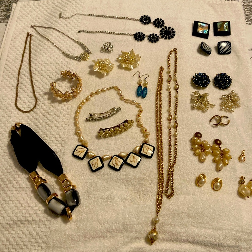 2for $20: Elegant pearl Jewelry Set/bundle